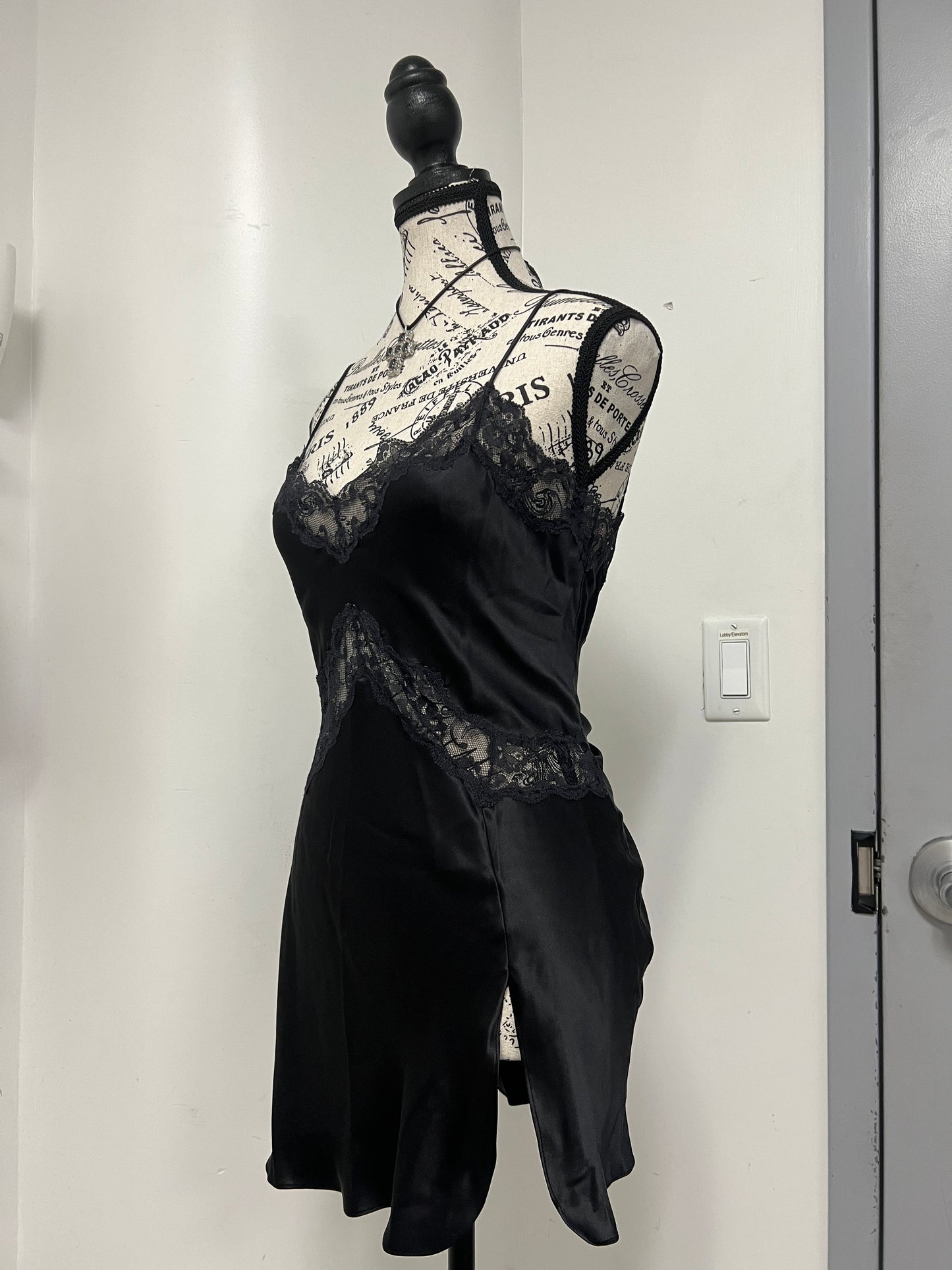 Y2K Vintage Victoria's Secret 2003 Black Silk & Lace Slip Dress - (S)